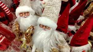 Новогодние подарки в супермаркете