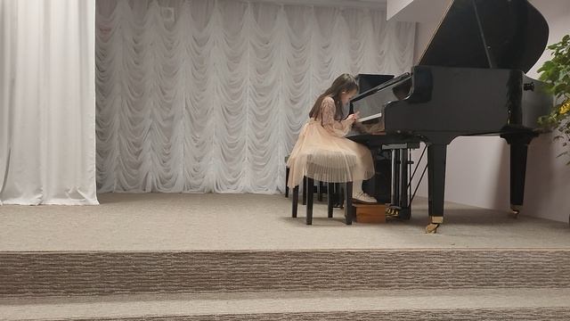 Левушкина София, 5 лет Б.Берлин Пони Звездочка, А.Филиппенко Вышла курочка смотреть онлайн