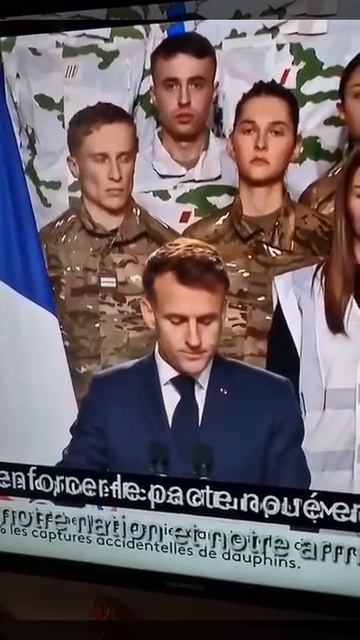 над макроном смеются даже подчинённые смотреть онлайн