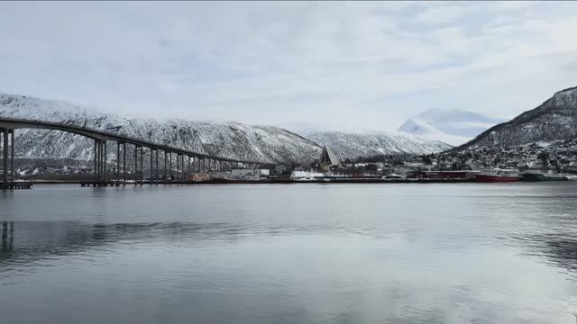 Тромсе, Норвегия 🇳🇴 - Сильный снегопад - Пешеходная экскурсия в формате 4K HDR смотреть онлайн