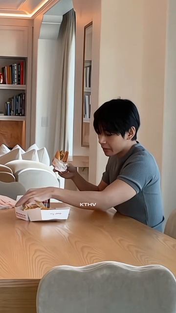 Тэхён и его перекус... смотреть онлайн