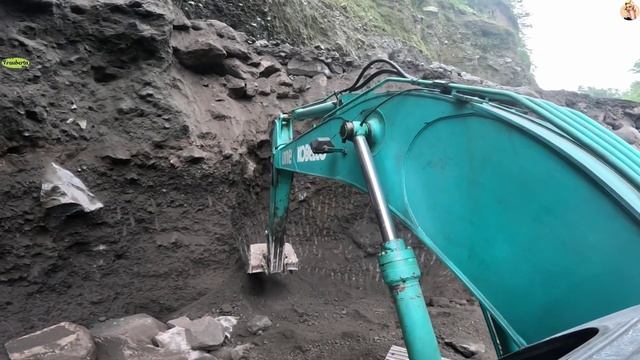 Строительство, экскаватор копает песок смотреть онлайн