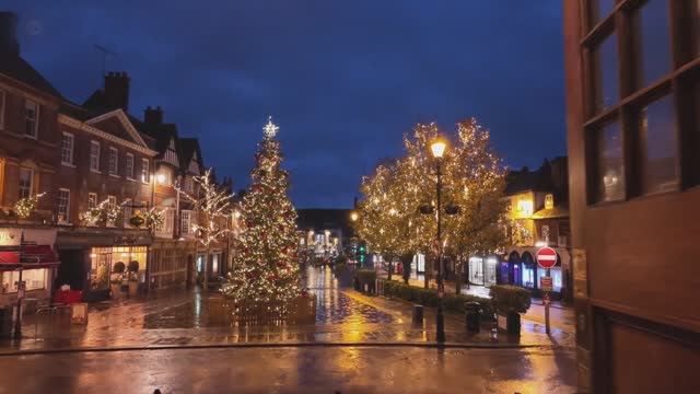 🇬🇧 В первый день Рождества - Прогулка под дождем по традиционному английскому городку смотреть онлайн