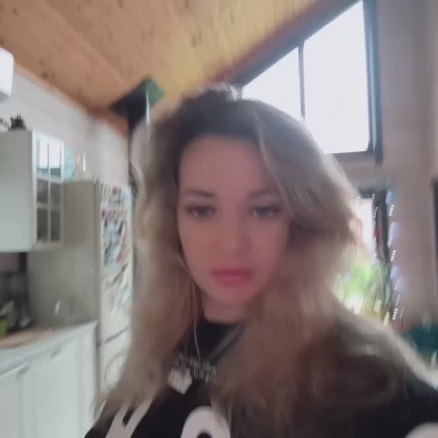 Кот ест суши и красную икру 😽🙀😁 смотреть онлайн