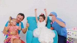 Майя хочет купаться — как весело плавать!