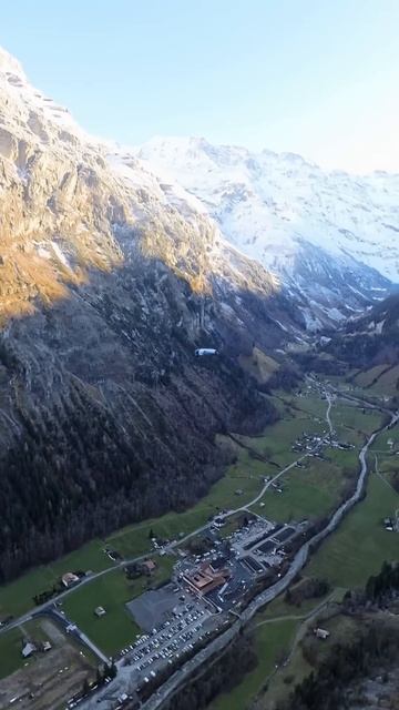 захватывающий прыжок с парашютом смотреть онлайн