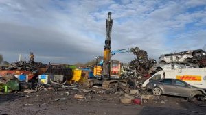 Утилизация | удаление загрязнений и демонтаж автомобилей с помощью экскаватора Hyundai VRS Powerhand