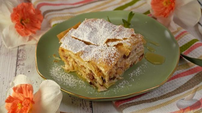 Слоимся по-гречески. БУГАЦА С ТВОРОГОМ И ИЗЮМОМ смотреть онлайн