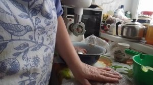 Готовлю холодец, пожарила картошку. Прокрутила рыбный и мясной фарш.