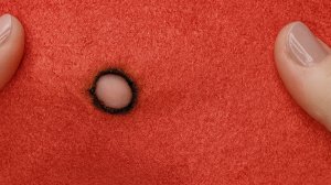 Дырка на пальто? Штопаю незаметно за 15 минут — в ателье берут 1500₽!