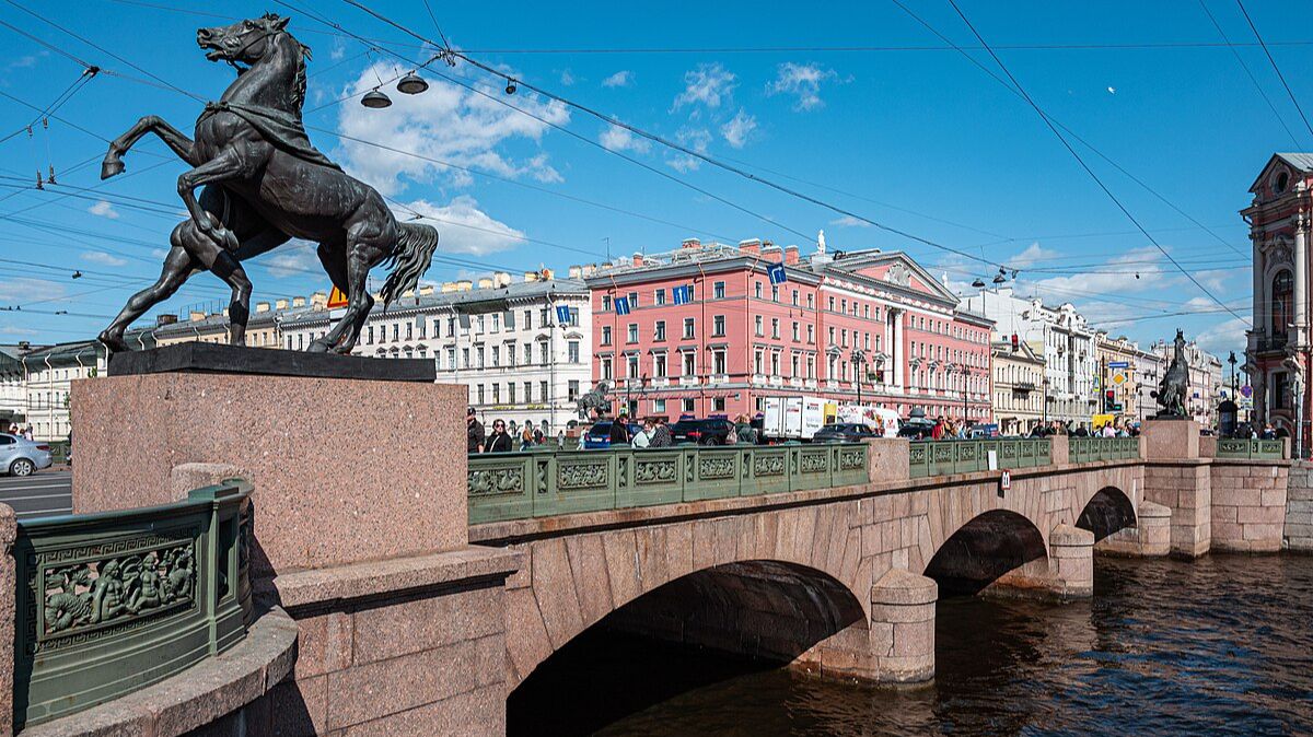 Аничков мост в Санкт-Петербурге. смотреть онлайн