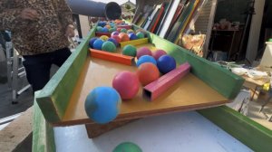 Шары катятся большие