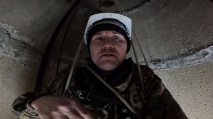 Ледовая горка и конечно Скважина в Колодце Спб.