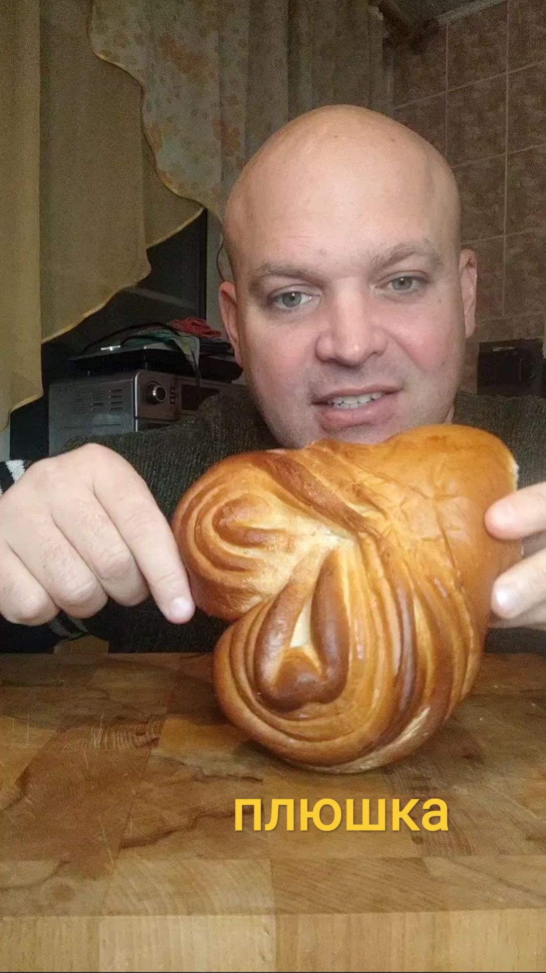 ПЕРЕКУС Плюшка с молоком/ОБЖОР/еда на камеру смотреть онлайн