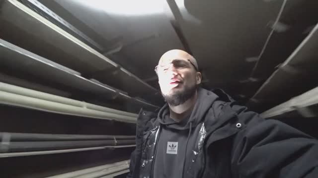 147_В центре Москвы под землей нашли сотни тонн меди и алюминия. смотреть онлайн