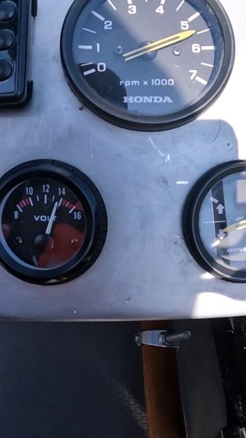 Маленький и гордый винт в 4 лопасти! смотреть онлайн