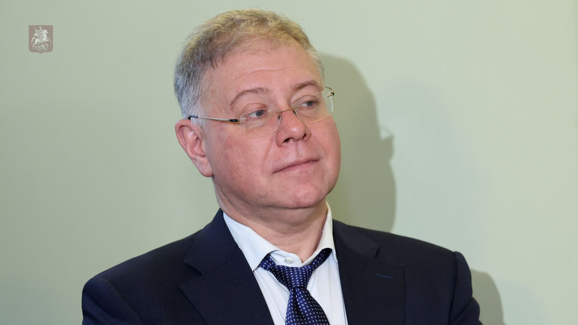 02.12.2025. Степан Орлов: На выставке представлены работы молодых и очень талантливых художников смотреть онлайн