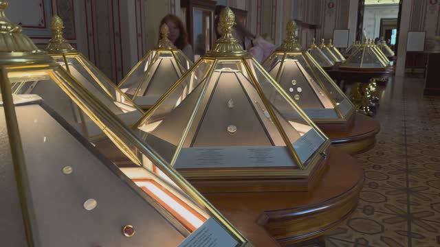 Эрмитаж в Санкт-Петербурге. Ноябрь Питер 2025. Красота. Прогулка смотреть онлайн