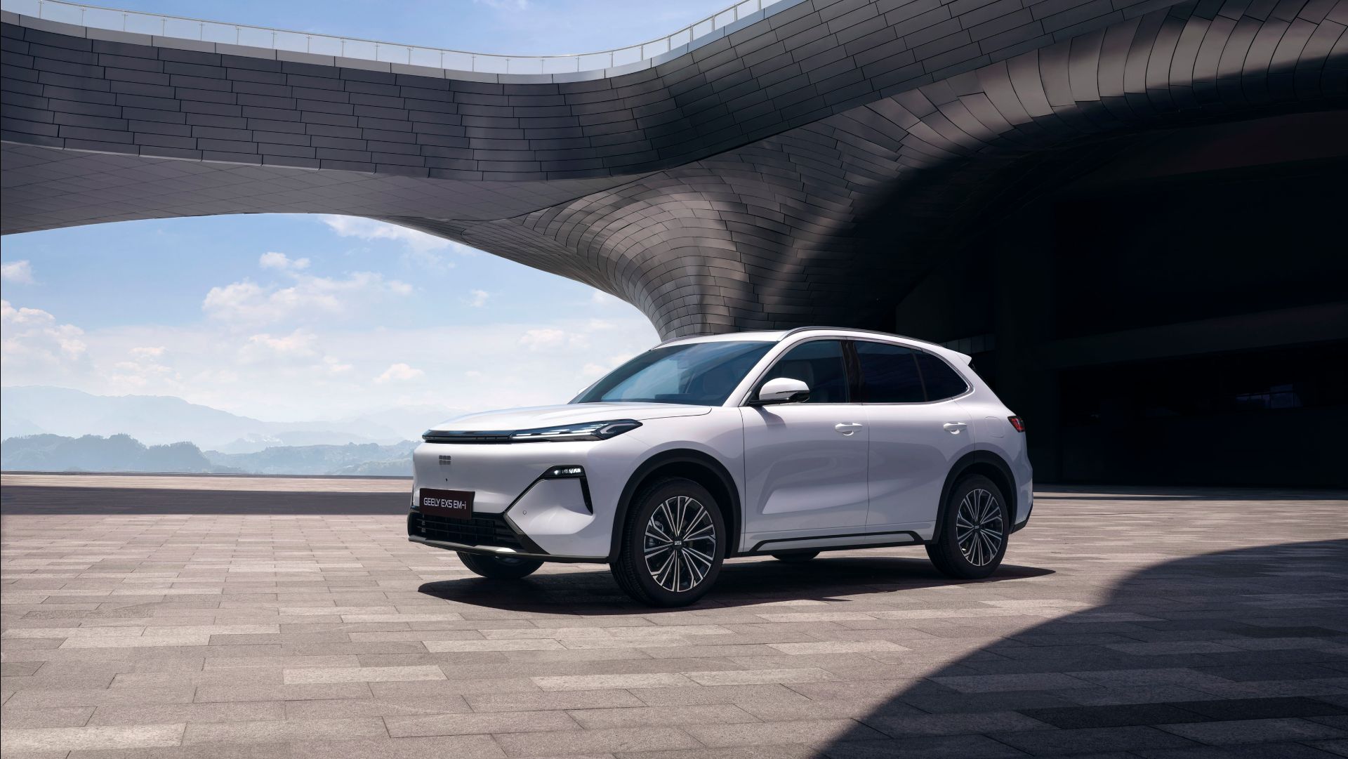 EX5 EM‑i: гибрид, который удивит. Разбор от Александра