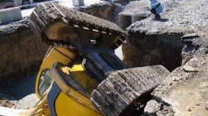 Подборка экстремально  опасных происшествий с экскаваторами.