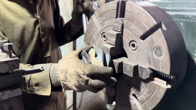 Процесс восстановления шестерни гигантского грузовика смотреть онлайн