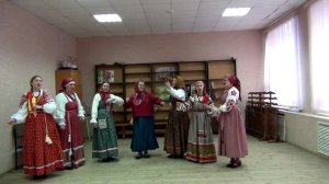 Выходила Дунюшка по лужочку,