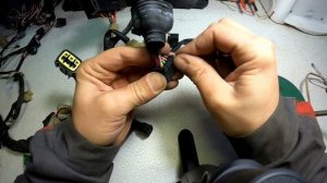 Как разбирать разъемы автомобильной проводки_2