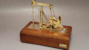 Заводной музыкальный сувенир «Нефтяная вышка», дерево, металл с напылением