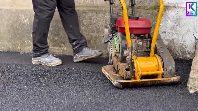 Работы по обновлению придомовых территорий начались во дворах Аршинцево смотреть онлайн