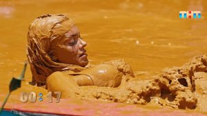 Женская половина лагеря вышла на охоту за монетами