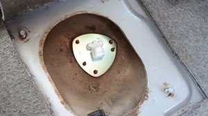 Замена датчика уровня топлива Mitsubishi Montero 3