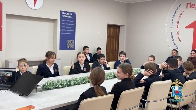 Ростовские полицейские провели профориентационное занятие для учеников Юридической гимназии смотреть онлайн