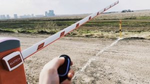 Шлагбаум АЛЮТЕХ с GSM-модулем, открытие через приложение и звонок