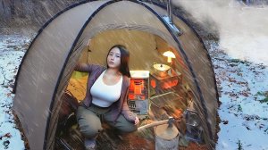 Кемпинг в теплой палатке с печкой в первый снегопад. Бушкрафт