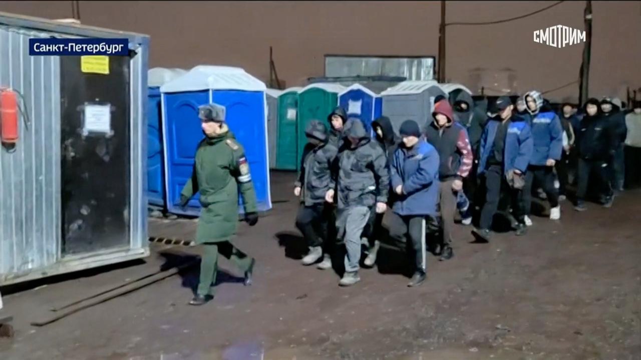 Военные следователи СК России провели рейд на одной из стройплощадок в Санкт-Петербурге смотреть онлайн