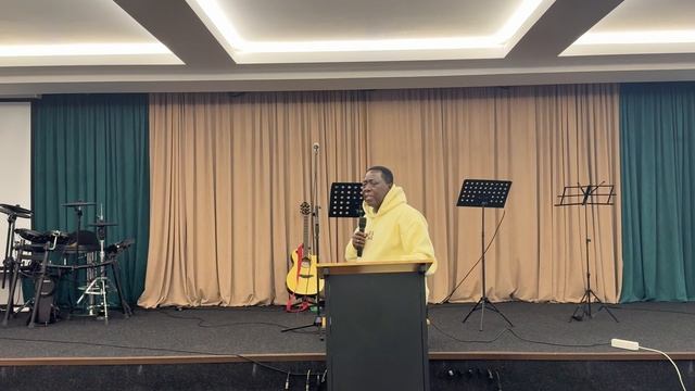 Епископ Джозеф Аду Баах