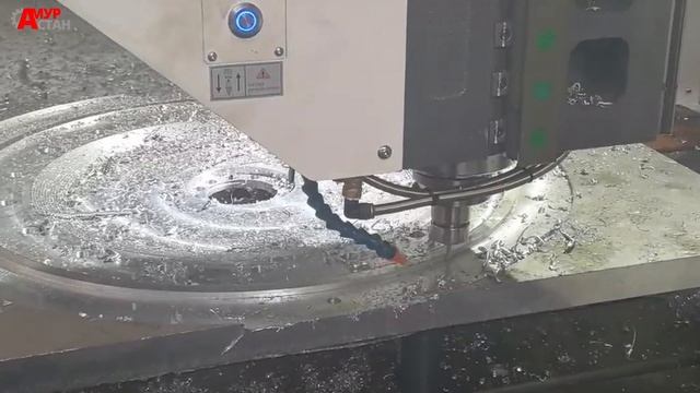 Как портальный фрезерный станок обрабатывает металл смотреть онлайн