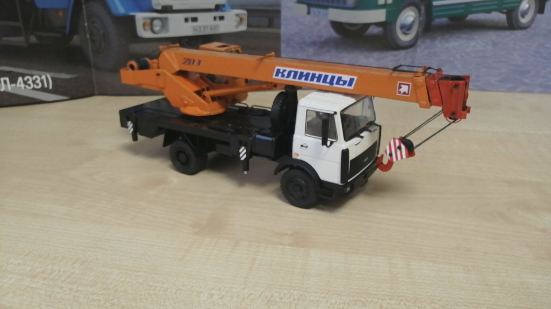 Обзор модели Маз-5337, КС-45724, масштаб 1:43, "Наш автопром".