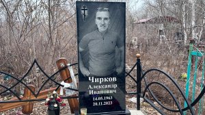 Тихая дорога среди могил — и вдруг белый хранитель…