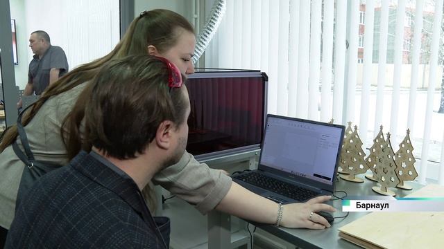 В барнаульской школе № 126 появились 3D-принтеры и станки с ЧПУ для уроков труда смотреть онлайн