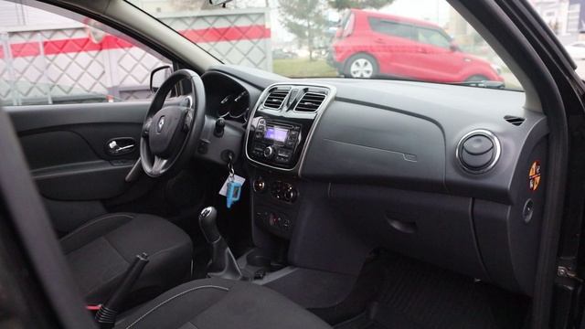 Renault Sandero Stepway смотреть онлайн