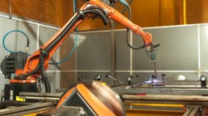 Наш металлический мастер: работает на высоком уровне