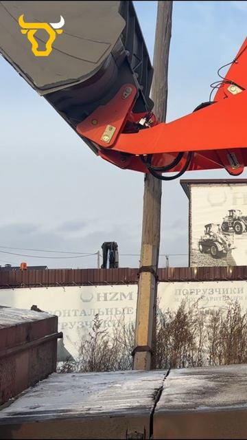 С центрального склада отправлены два погрузчика: HZM XC300PRO и HZM XC600