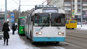 Троллейбус Екатеринбурга БТЗ-5276-01 борт. №380 маршрут №32 на остановке "Уральская"