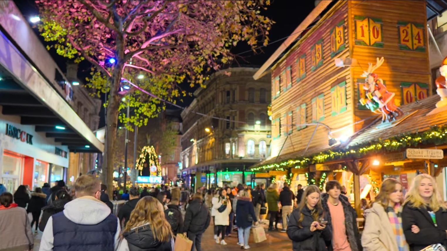 🇬🇧 БИРМИНГЕМ, АНГЛИЯ — ПРАЗДНИЧНАЯ РОЖДЕСТВЕНСКАЯ ПРОГУЛКА ПО УЛИЦАМ ГОРОДА | 4K HDR смотреть онлайн