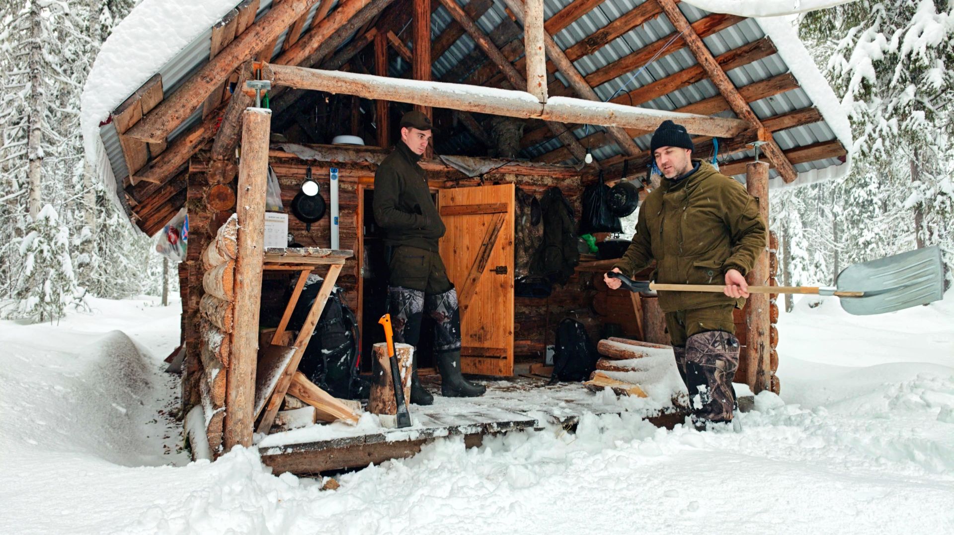 УЕХАЛИ В ИЗБУ. СТАВЛЮ КАПКАНЫ НА КУНИЦУ. ЗИМА ПРИШЛА смотреть онлайн