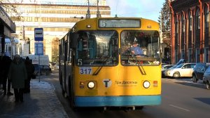 Троллейбус Екатеринбурга ЗиУ-682Г [Г00] №317 маршрут 5 на остановке "Гостиница Центральная"