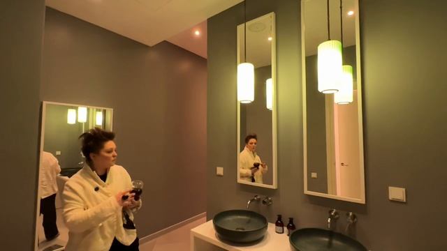 ПРОГУЛКА ПО ОФИСУ, целый этаж обошли, включая тубзики богаческие 🦄🦄🦄! смотреть онлайн