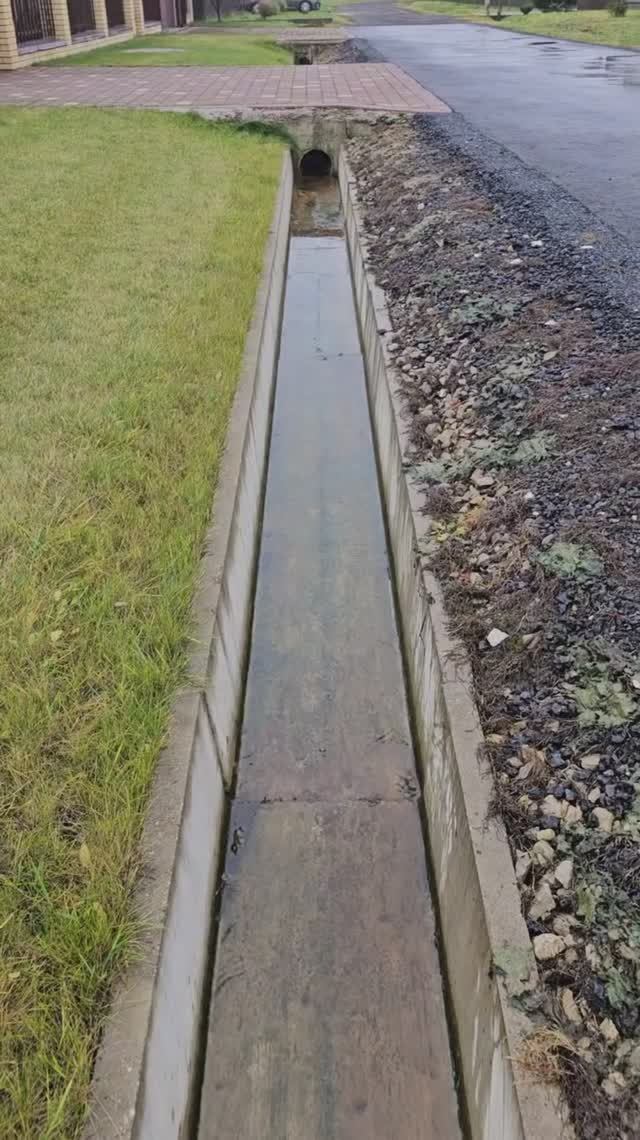 Как обустроить придорожную канаву для её легкой очистки. смотреть онлайн