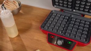 Вафли сырные «Клаб» в электровафельнице GFGRIL GFW-015 Waffle Plus